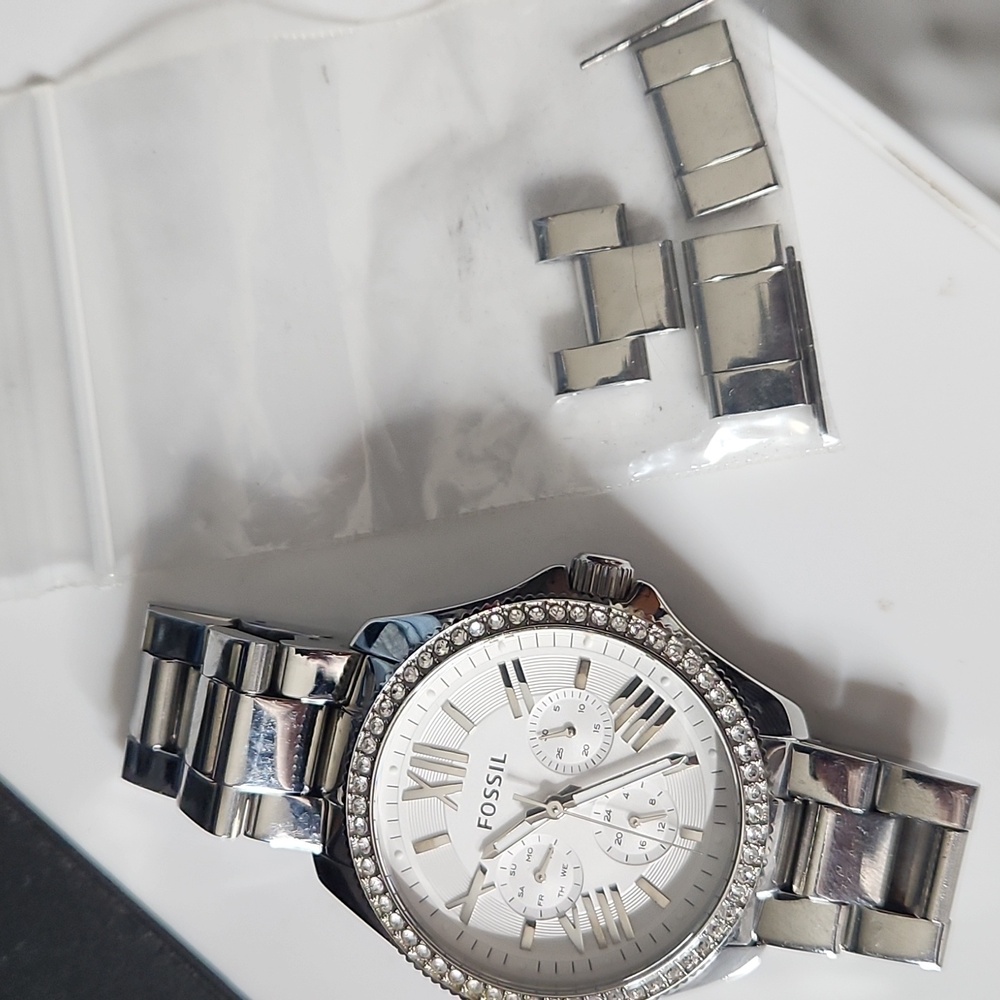Fossil Cecile AM4481 Women Stainless Steel Silver Analog Dial Quartz Watch